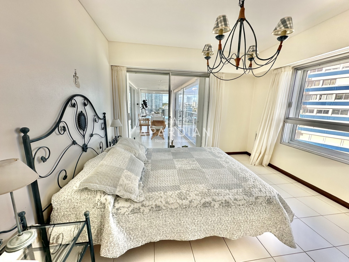 Apartamento ID.21096931 - Amplia planta a pasos del mar en Playa Brava