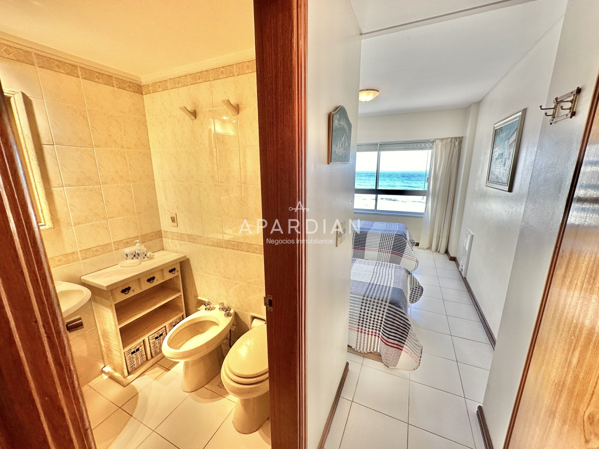 Apartamento ID.21096931 - Amplia planta a pasos del mar en Playa Brava