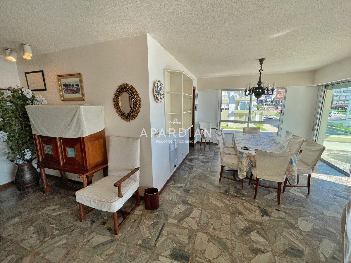 Apartamento ID.21096998 - Apartamento primera linea en venta, 3 dormitorios y dependencia en edificio icónico, con vista despejada a la isla y excelentes amenities