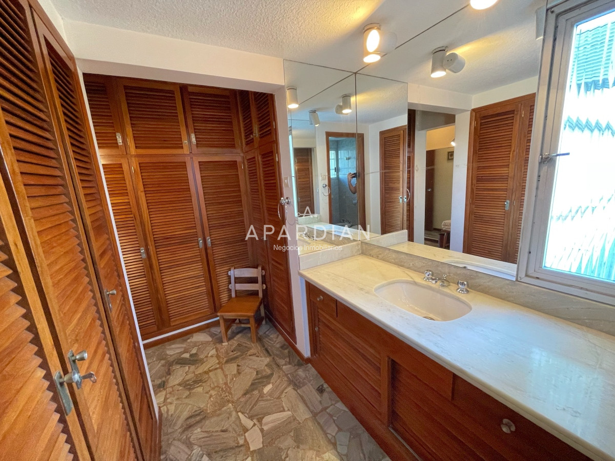 Apartamento ID.21096998 - Apartamento primera linea en venta, 3 dormitorios y dependencia en edificio icónico, con vista despejada a la isla y excelentes amenities