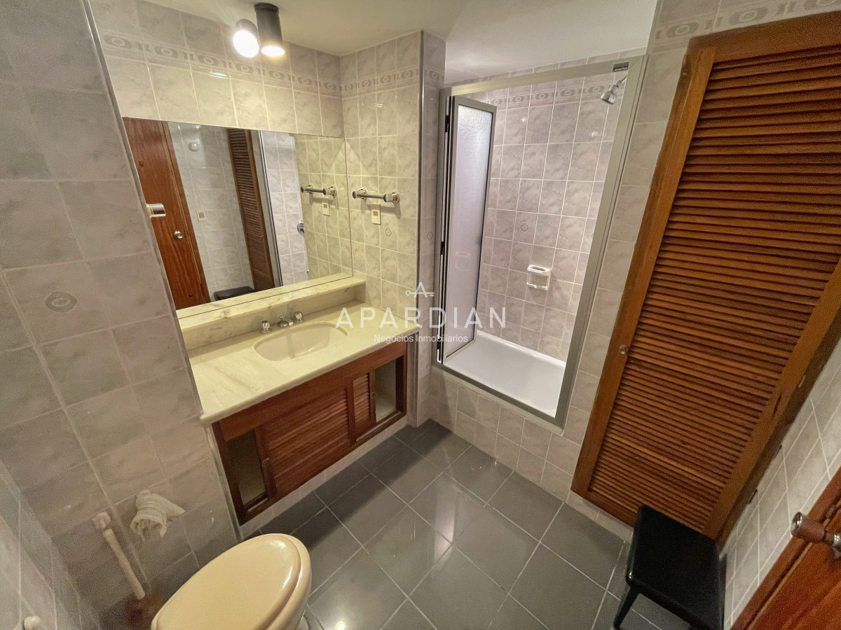 Apartamento ID.21096998 - Apartamento primera linea en venta, 3 dormitorios y dependencia en edificio icónico, con vista despejada a la isla y excelentes amenities