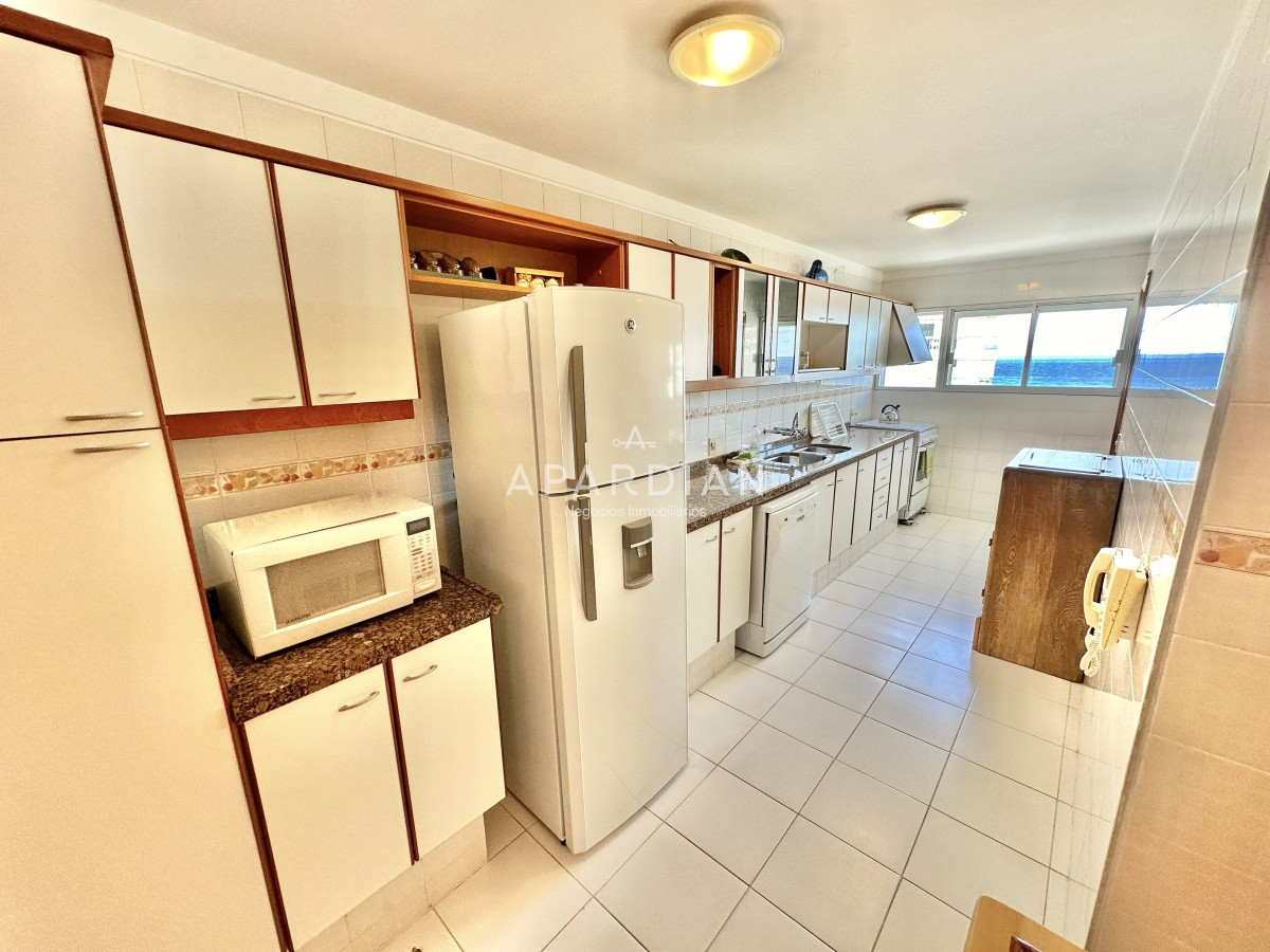 Apartamento ID.21096931 - Amplia planta a pasos del mar en Playa Brava