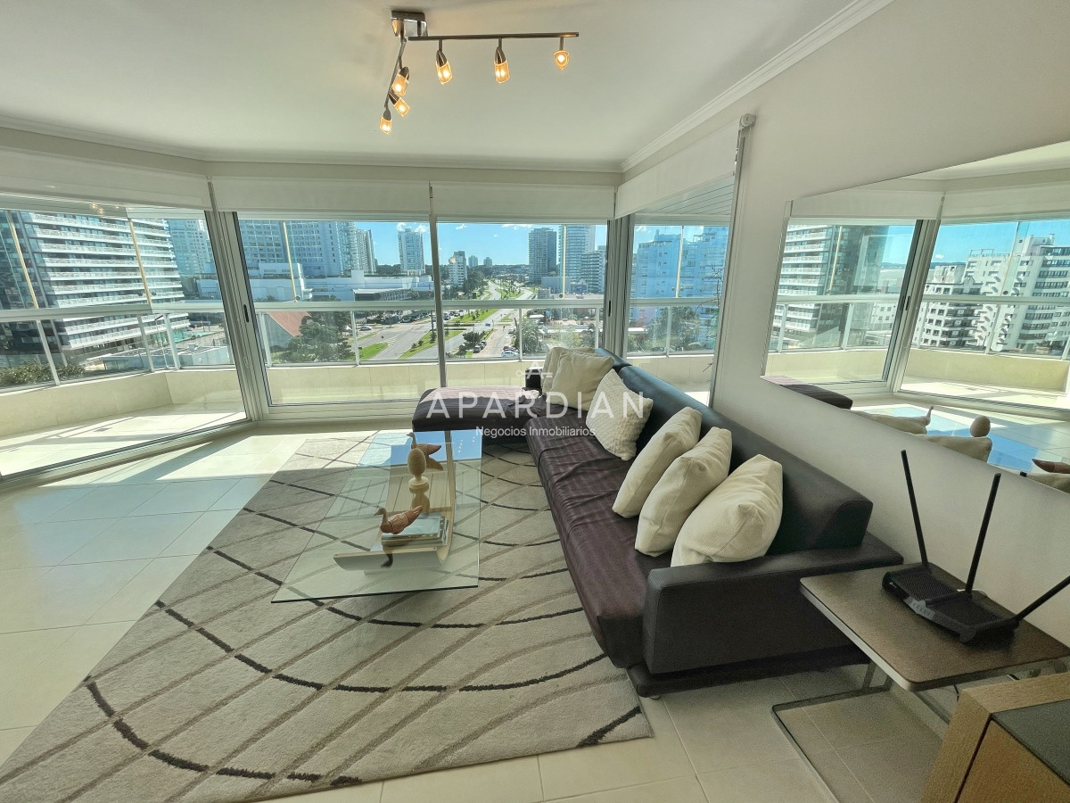Apartamento ID.21098348 - Amplio apartamento en venta, 3 dormitorios y dependencia, terraza con parrillero cerrada, excelentes amenities, zona Conrad a metros de playa mansa
