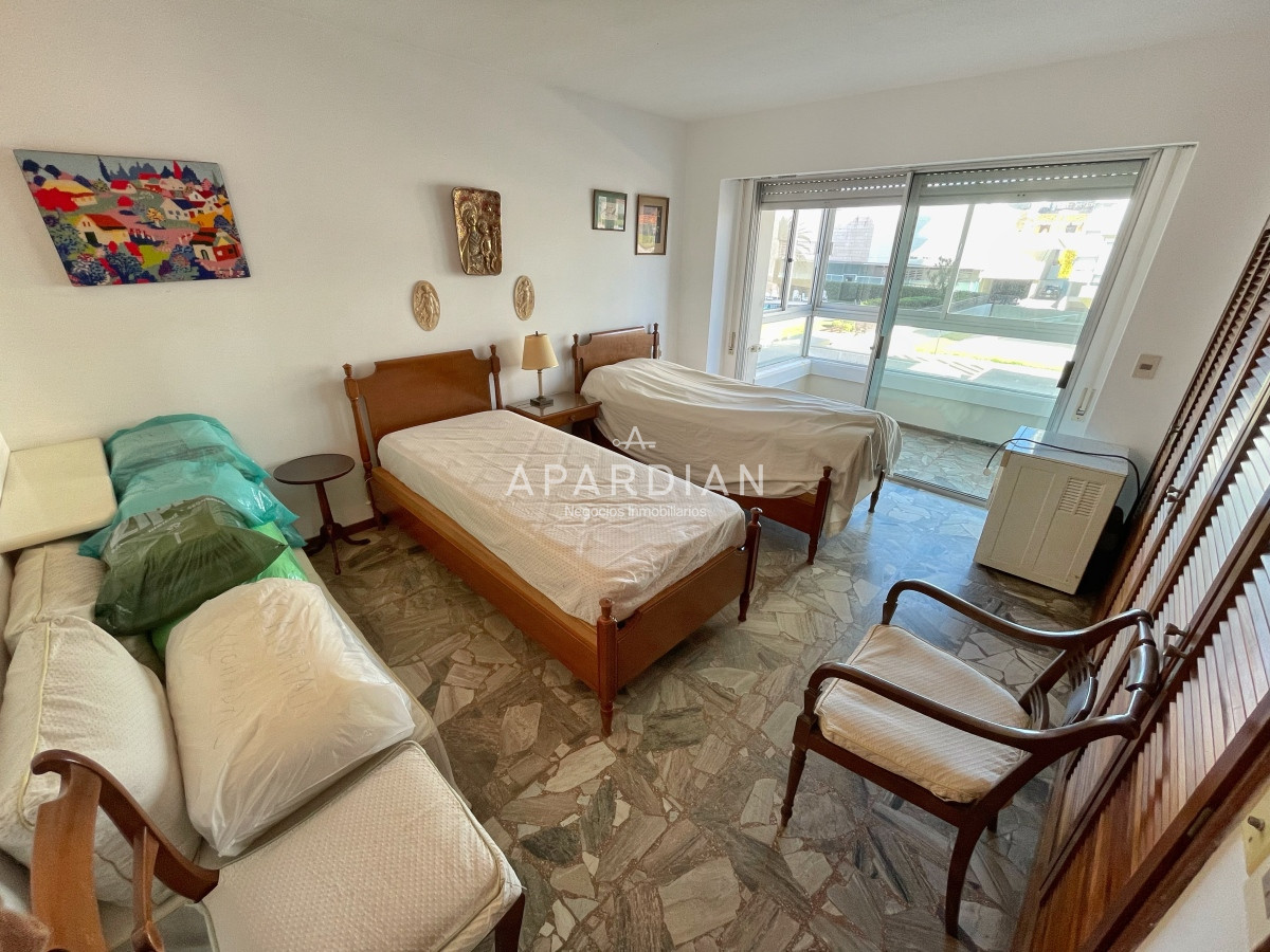 Apartamento ID.21096998 - Apartamento primera linea en venta, 3 dormitorios y dependencia en edificio icónico, con vista despejada a la isla y excelentes amenities