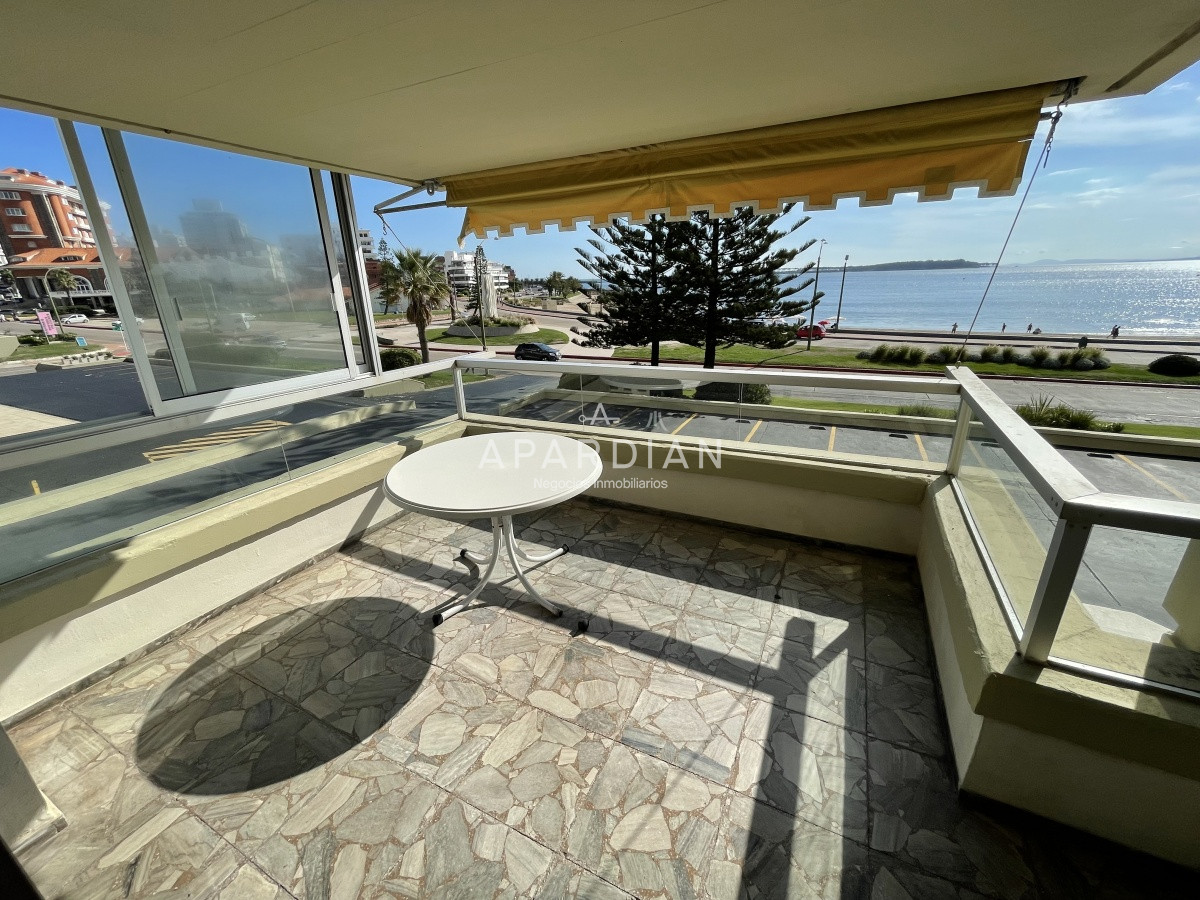 Apartamento ID.21096998 - Apartamento primera linea en venta, 3 dormitorios y dependencia en edificio icónico, con vista despejada a la isla y excelentes amenities