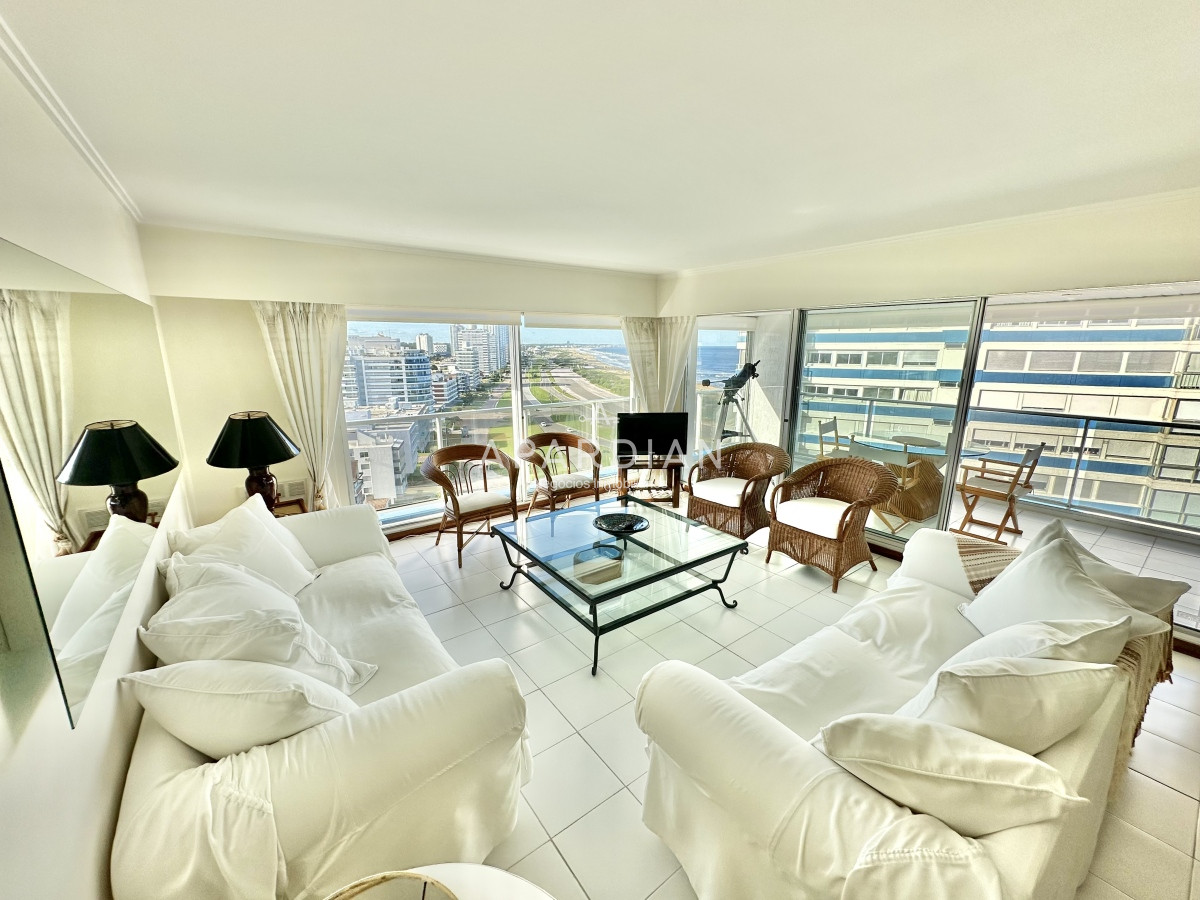 Apartamento ID.21096931 - Amplia planta a pasos del mar en Playa Brava