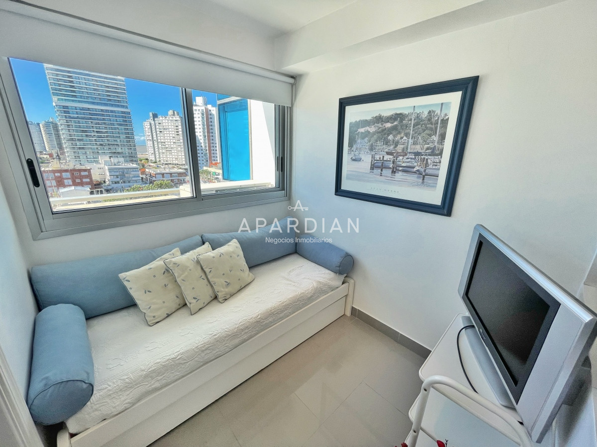 Apartamento ID.21098348 - Amplio apartamento en venta, 3 dormitorios y dependencia, terraza con parrillero cerrada, excelentes amenities, zona Conrad a metros de playa mansa