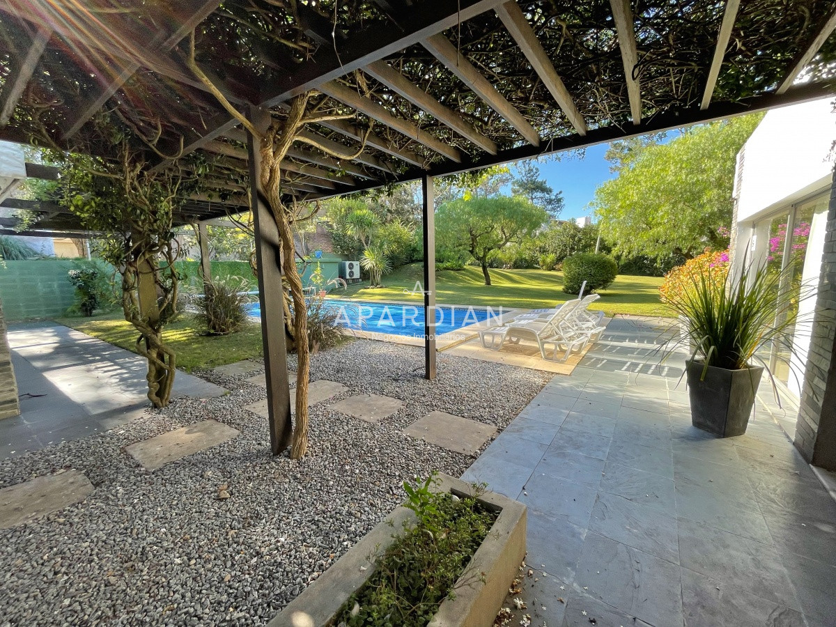 Casa ID.21098297 - Casa 3 dormitorios con piscina en Rincon del Indio, Punta del Este.