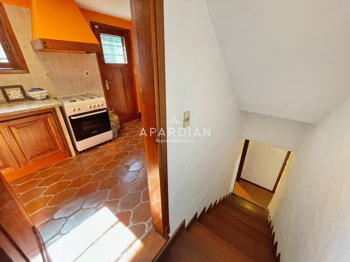 Casa ID.21097612 - Amplia casa con piscina y parrillero, 3 dormitorios y dependencia, predio cerrado, mucama