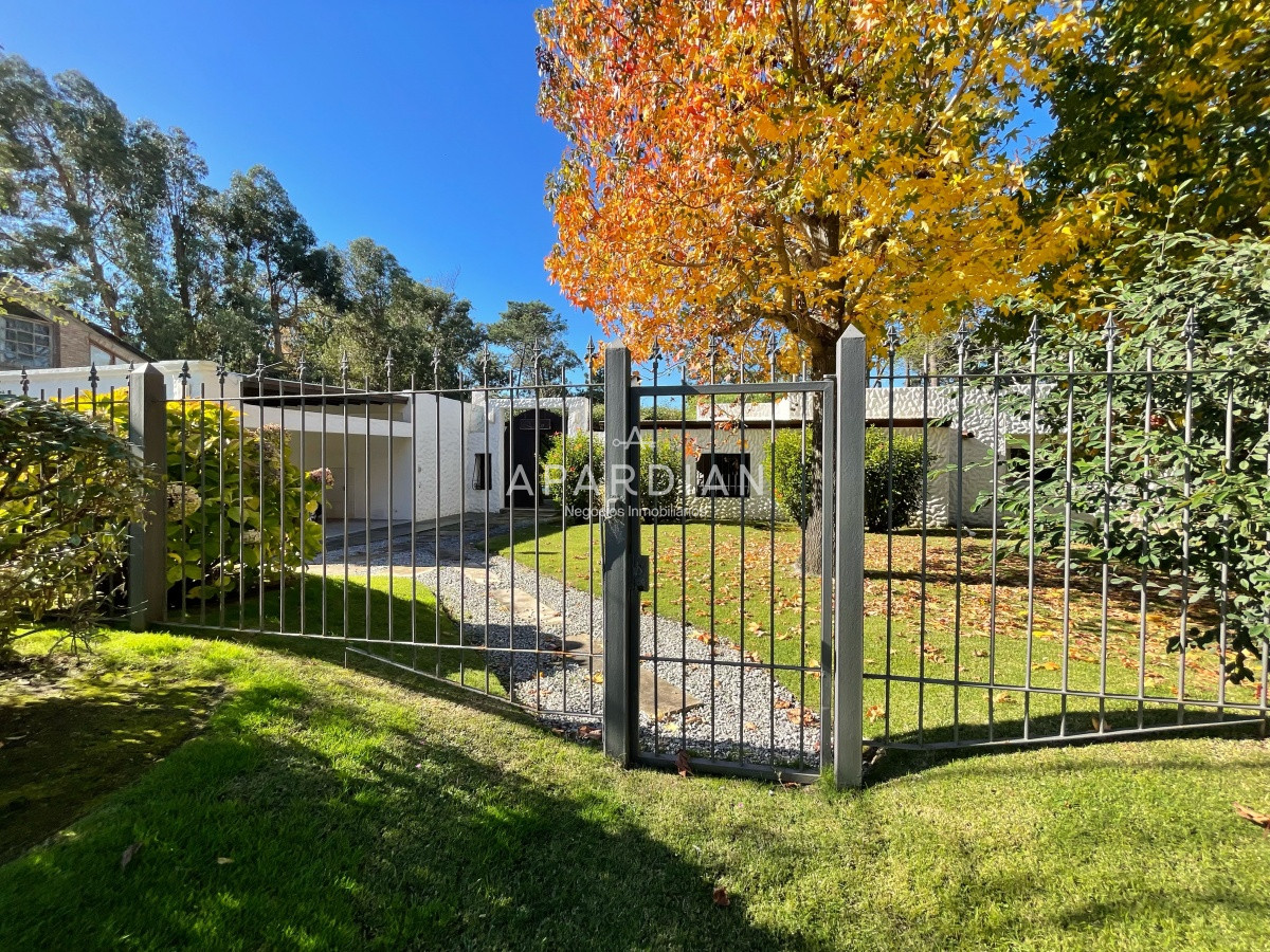 Casa ID.21098297 - Casa 3 dormitorios con piscina en Rincon del Indio, Punta del Este.