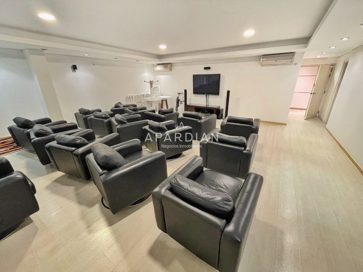 Apartamento ID.21098348 - Amplio apartamento en venta, 3 dormitorios y dependencia, terraza con parrillero cerrada, excelentes amenities, zona Conrad a metros de playa mansa