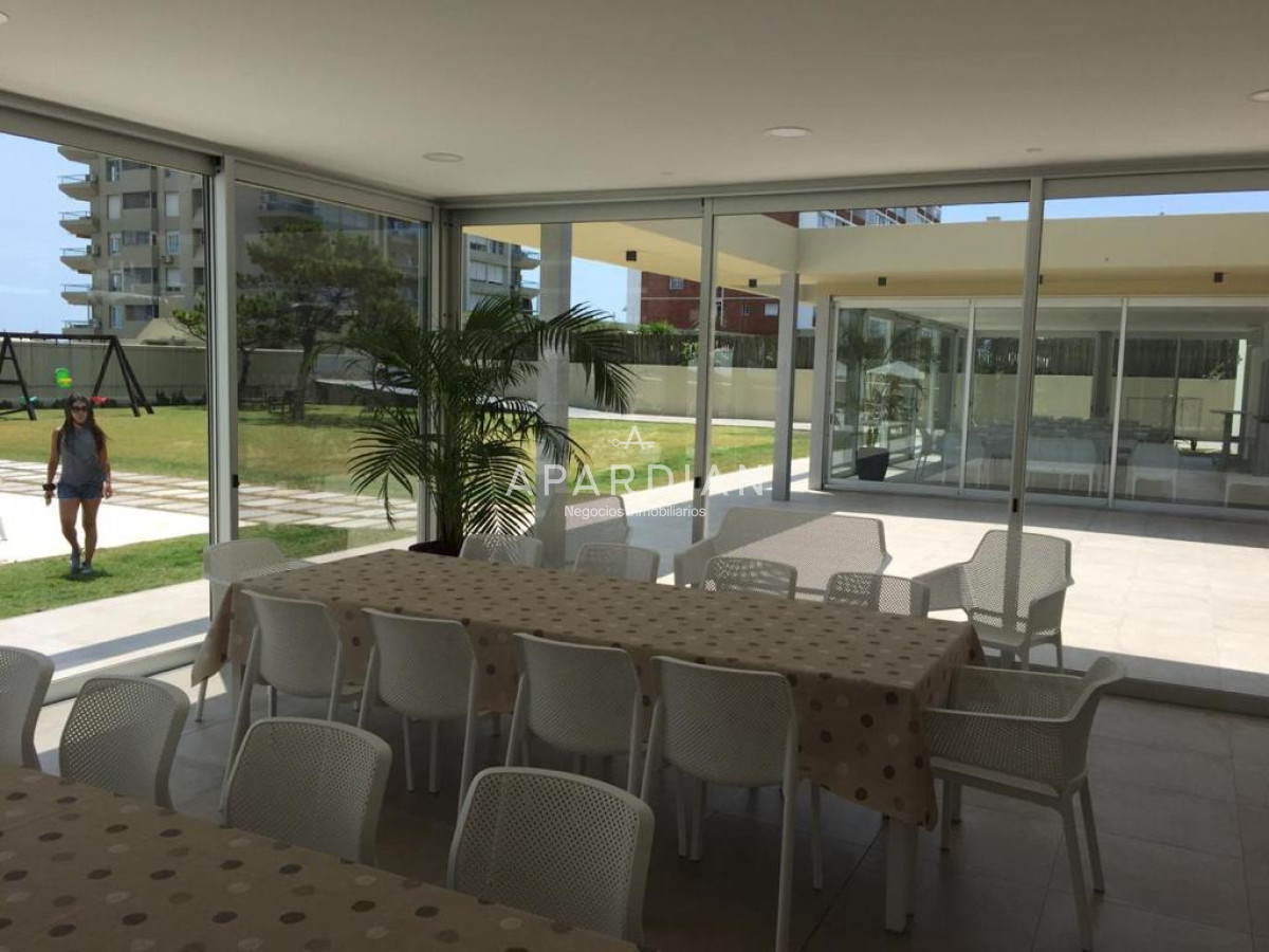 Apartamento ID.21096998 - Apartamento primera linea en venta, 3 dormitorios y dependencia en edificio icónico, con vista despejada a la isla y excelentes amenities