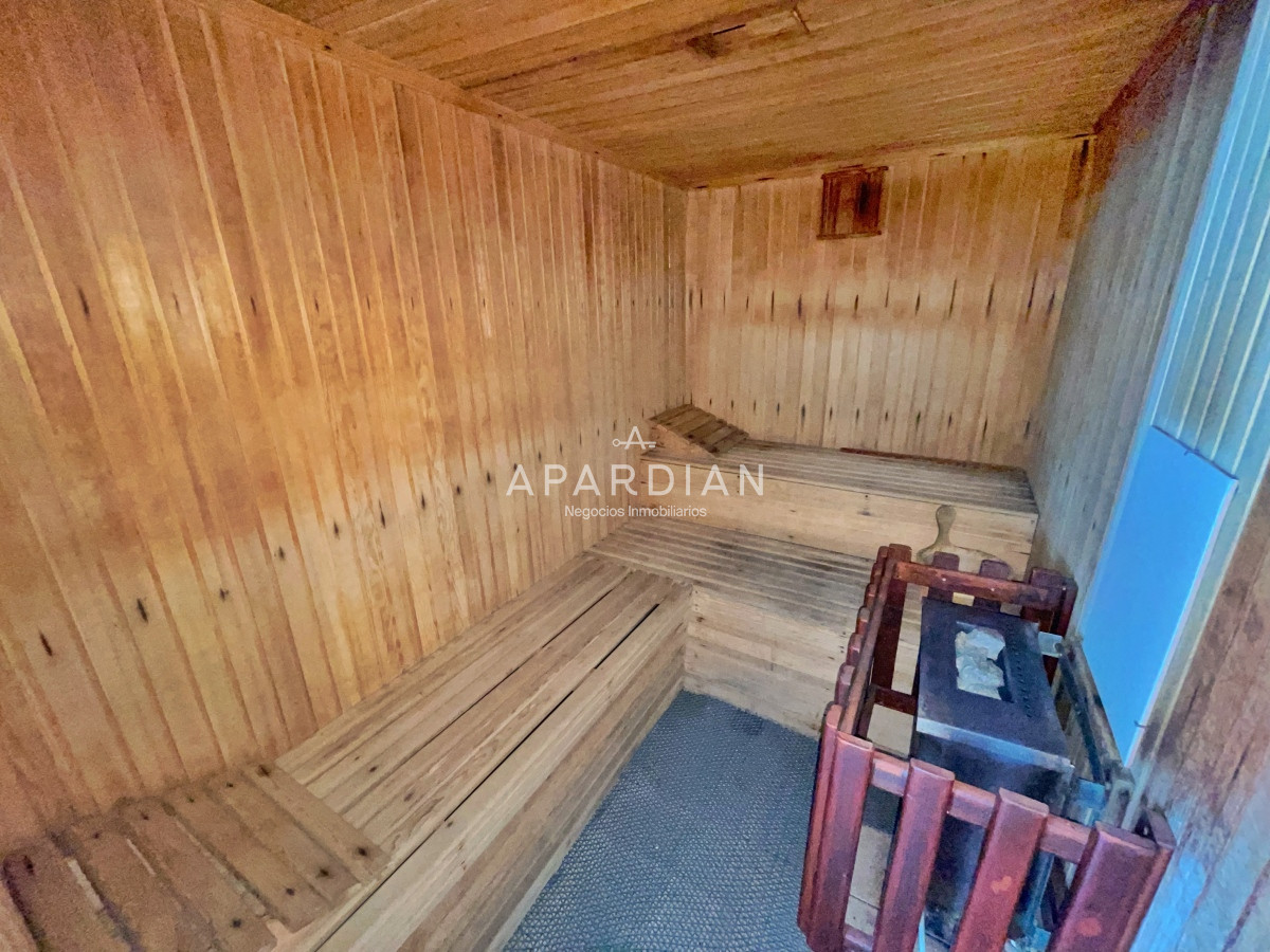 Apartamento ID.21098348 - Amplio apartamento en venta, 3 dormitorios y dependencia, terraza con parrillero cerrada, excelentes amenities, zona Conrad a metros de playa mansa