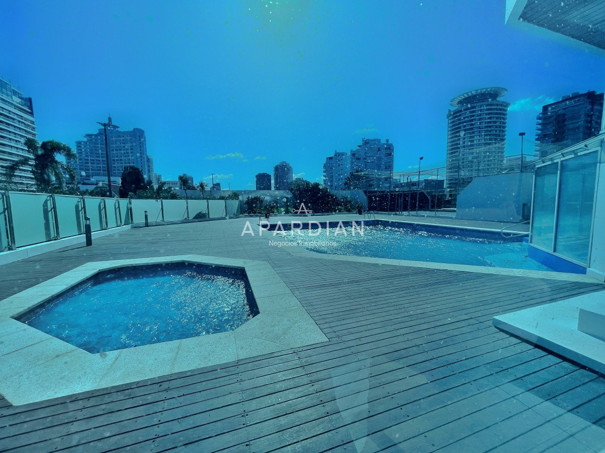 Apartamento ID.21098348 - Amplio apartamento en venta, 3 dormitorios y dependencia, terraza con parrillero cerrada, excelentes amenities, zona Conrad a metros de playa mansa