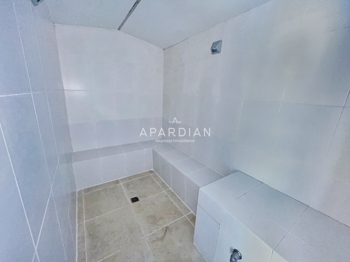 Apartamento ID.21098348 - Amplio apartamento en venta, 3 dormitorios y dependencia, terraza con parrillero cerrada, excelentes amenities, zona Conrad a metros de playa mansa