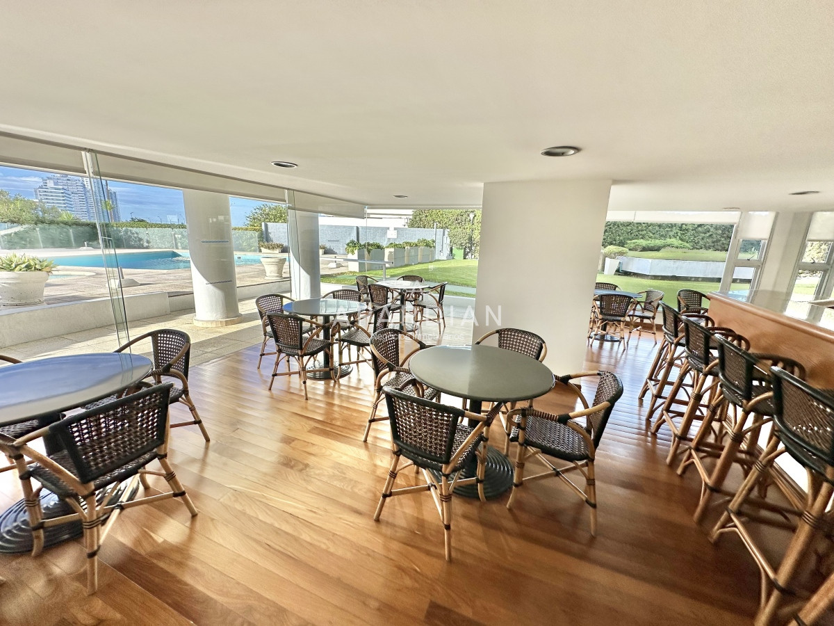 Apartamento ID.21096931 - Amplia planta a pasos del mar en Playa Brava