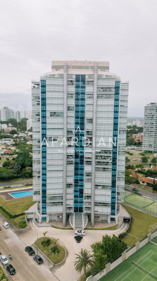 Apartamento ID.21097001 - Espectacular en torre Premium a pasos del mar
