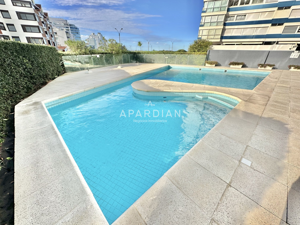 Apartamento ID.21096931 - Amplia planta a pasos del mar en Playa Brava