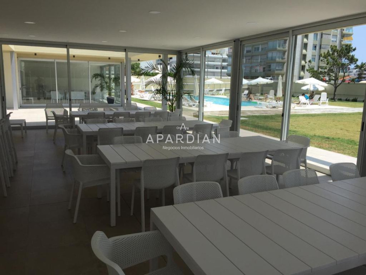 Apartamento ID.21096998 - Apartamento primera linea en venta, 3 dormitorios y dependencia en edificio icónico, con vista despejada a la isla y excelentes amenities