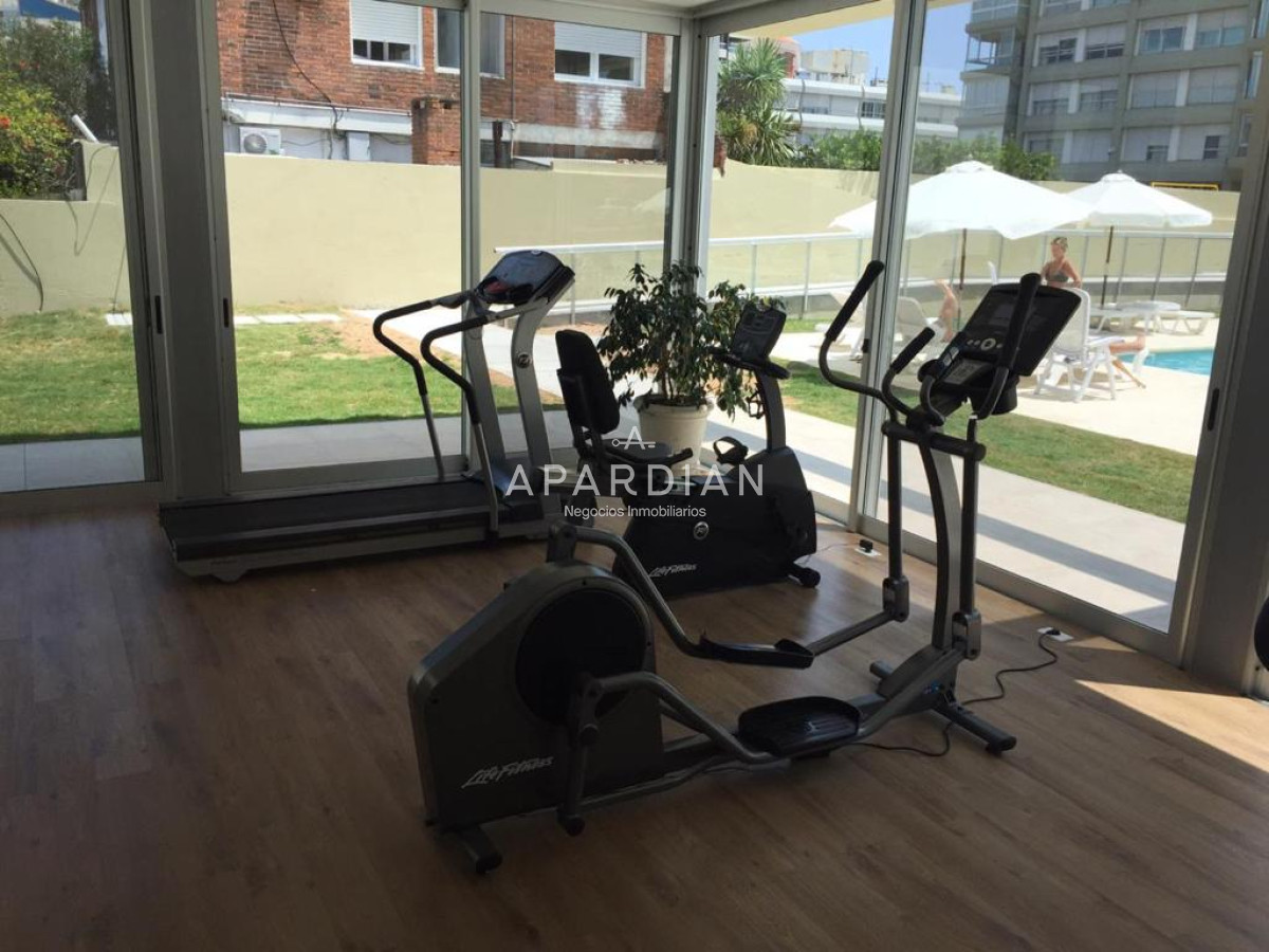 Apartamento ID.21096998 - Apartamento primera linea en venta, 3 dormitorios y dependencia en edificio icónico, con vista despejada a la isla y excelentes amenities
