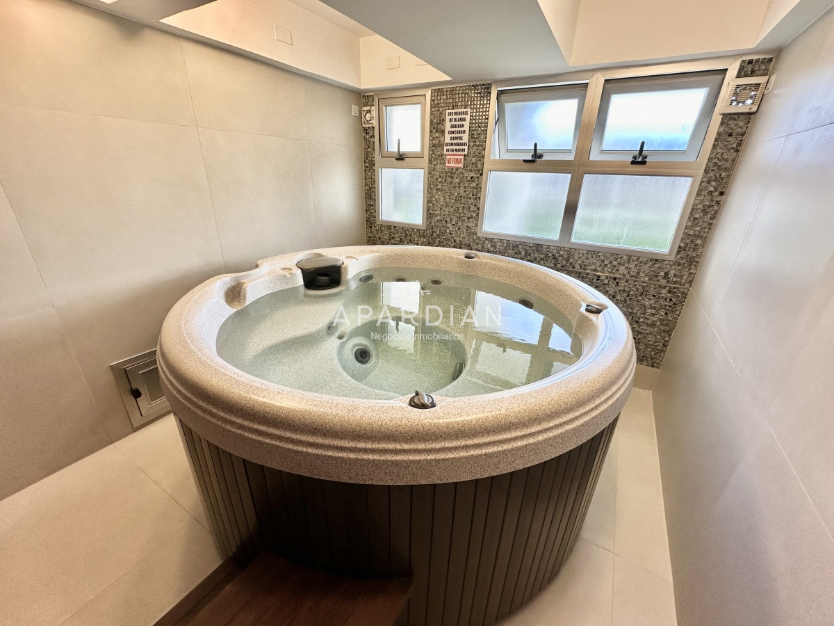 Apartamento ID.21096931 - Amplia planta a pasos del mar en Playa Brava