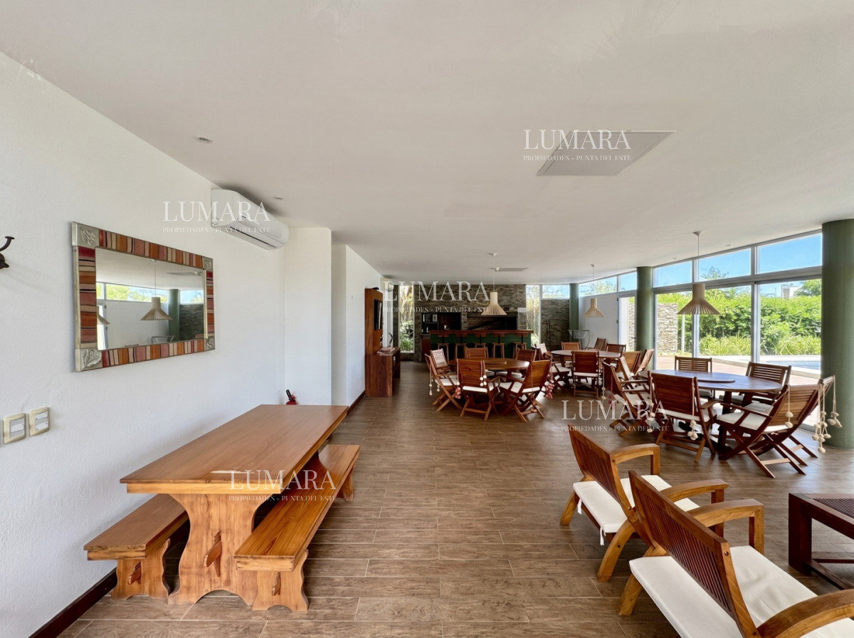 Apartamento ID.3581 - Apartamento en venta en primera línea de la Playa Mansa, Punta del Este — 130 m² con vista al mar