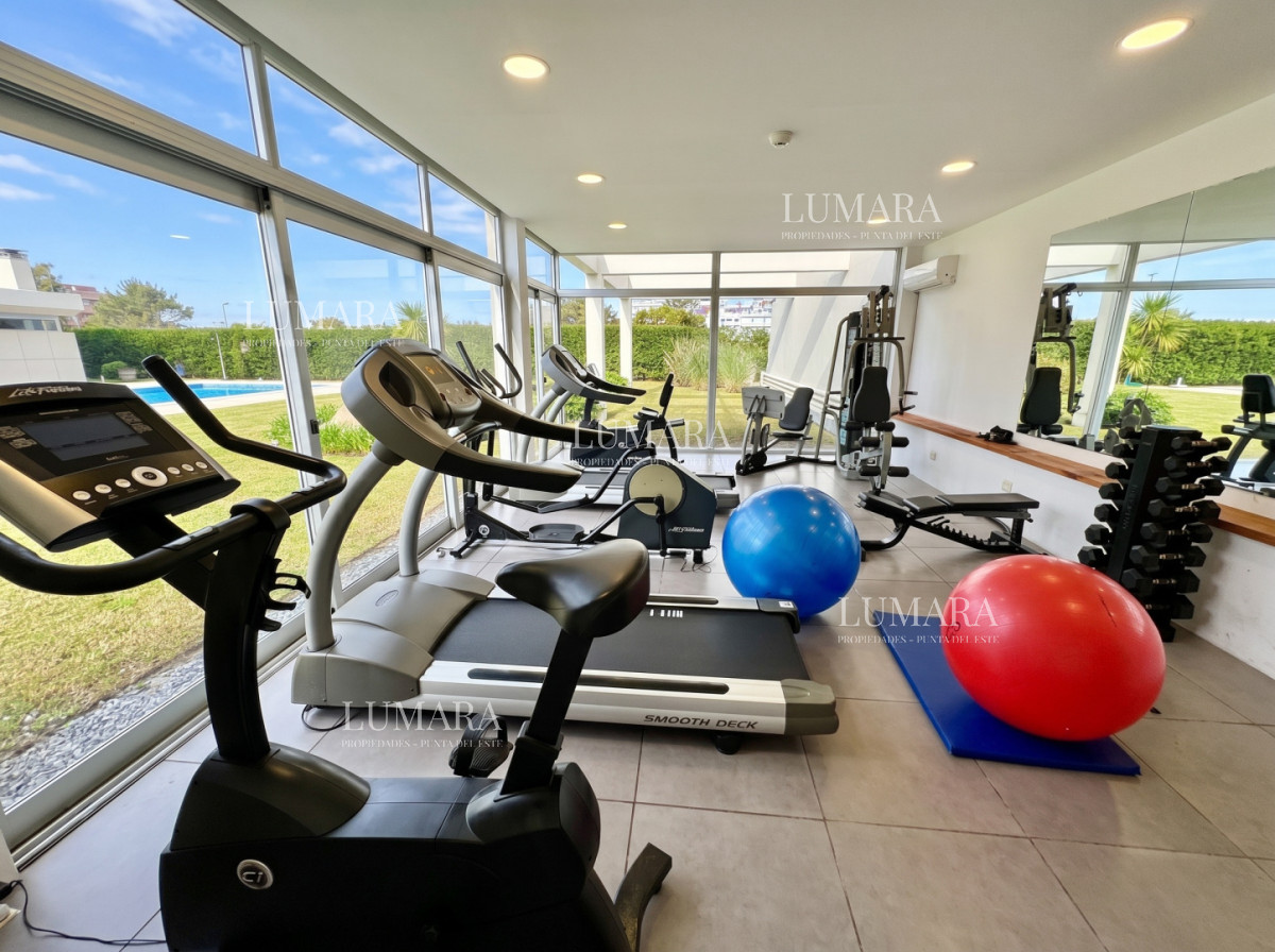 Apartamento ID.3581 - Apartamento en venta en primera línea de la Playa Mansa, Punta del Este — 130 m² con vista al mar