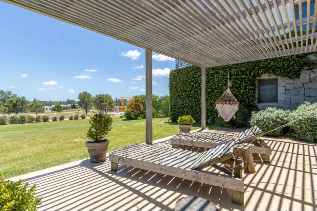 Casa ID.64 - Hermosa casa en venta en barrio Privado