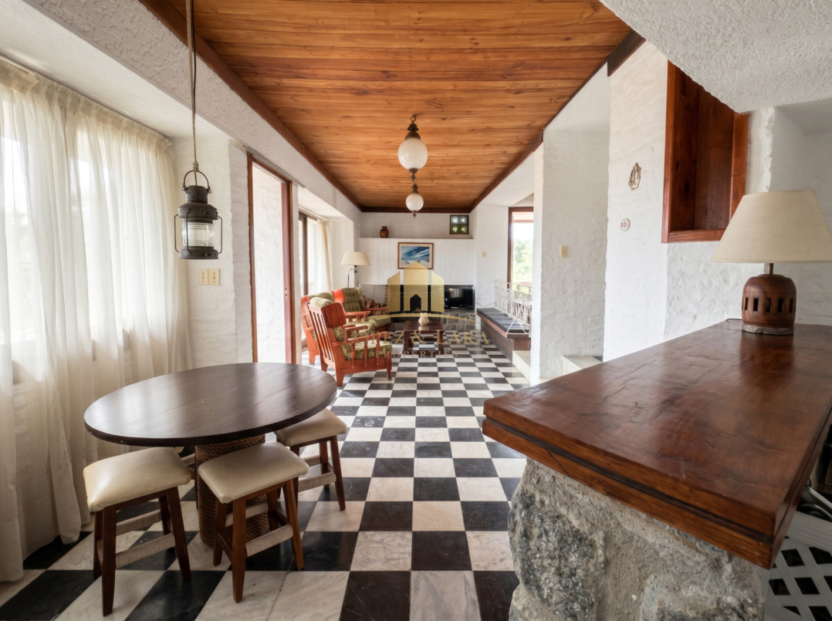 Casa ID.409 - Casa 3 dormitorios en venta, Playa Mansa, a 200 m del mar