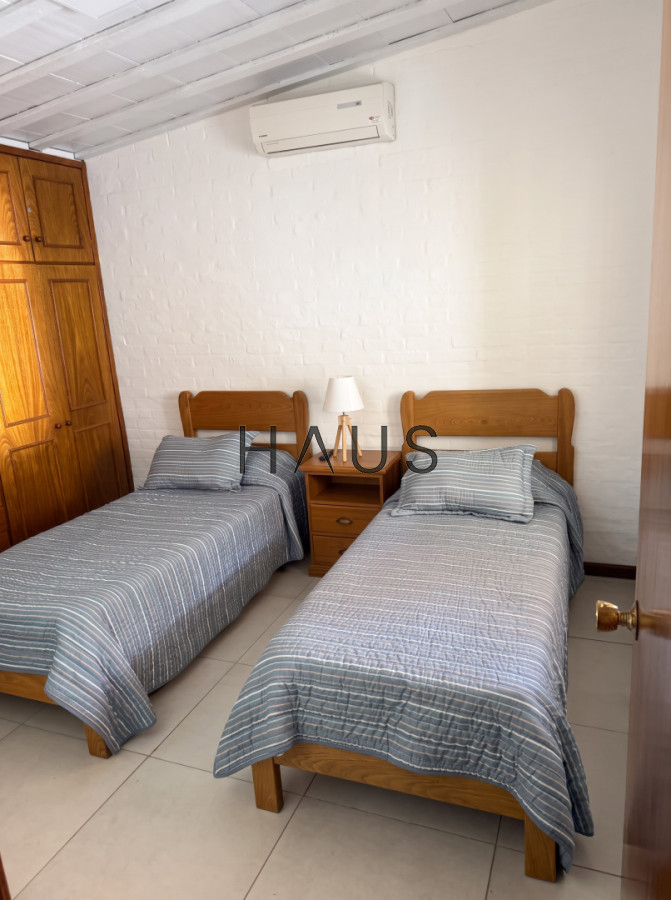 Casa ID.916 - Hermosa casa en alquiler con piscina, Pinares