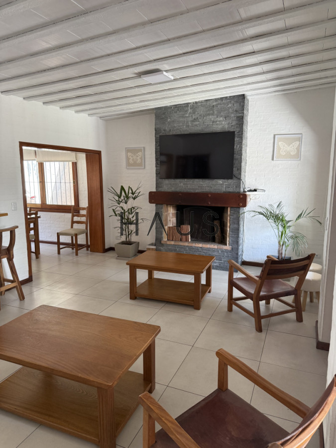 Casa ID.916 - Hermosa casa en alquiler con piscina, Pinares