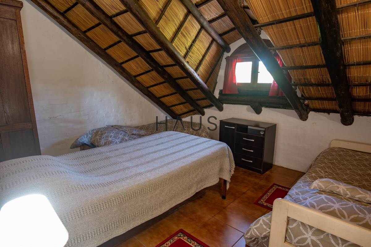 Casa ID.1000 - Muy amplia casa con piscina, parrillero y apartamento anexo.