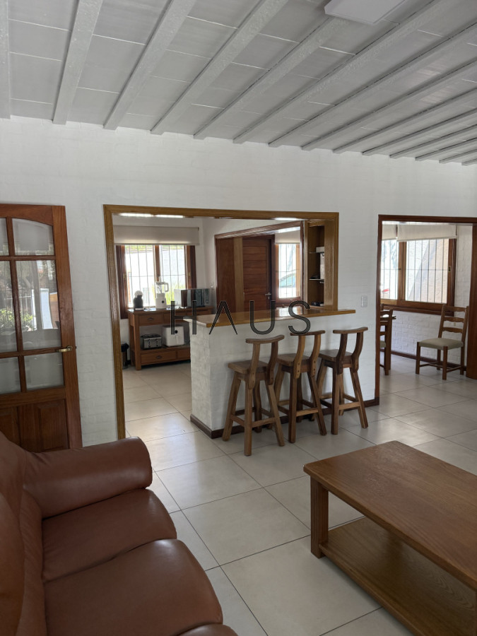 Casa ID.916 - Hermosa casa en alquiler con piscina, Pinares