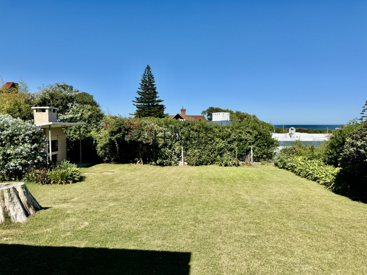 Casa ID.594 - Excelente ubicacion a 100 metros de la playa con vista al mar