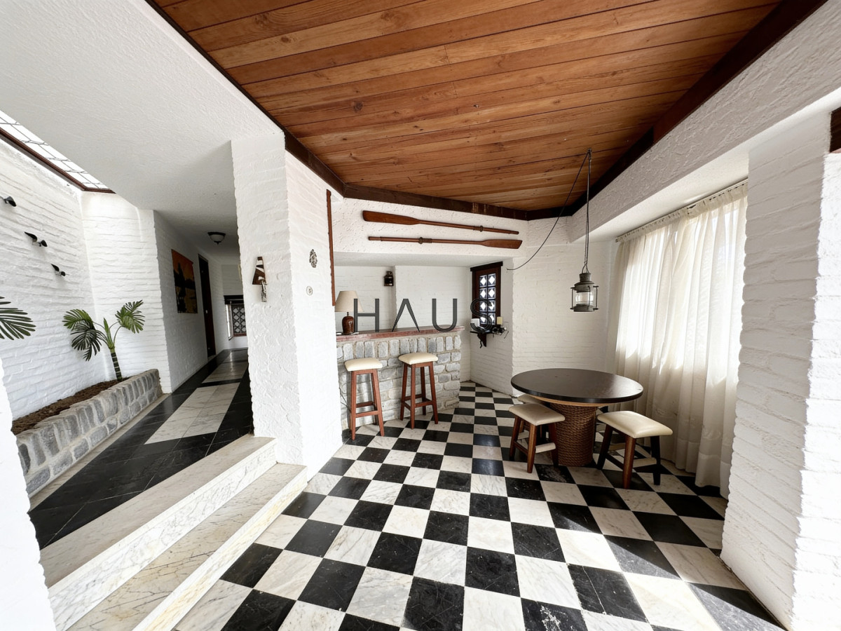 Casa ID.963 - Gran casa a 2 cuadras del mar 