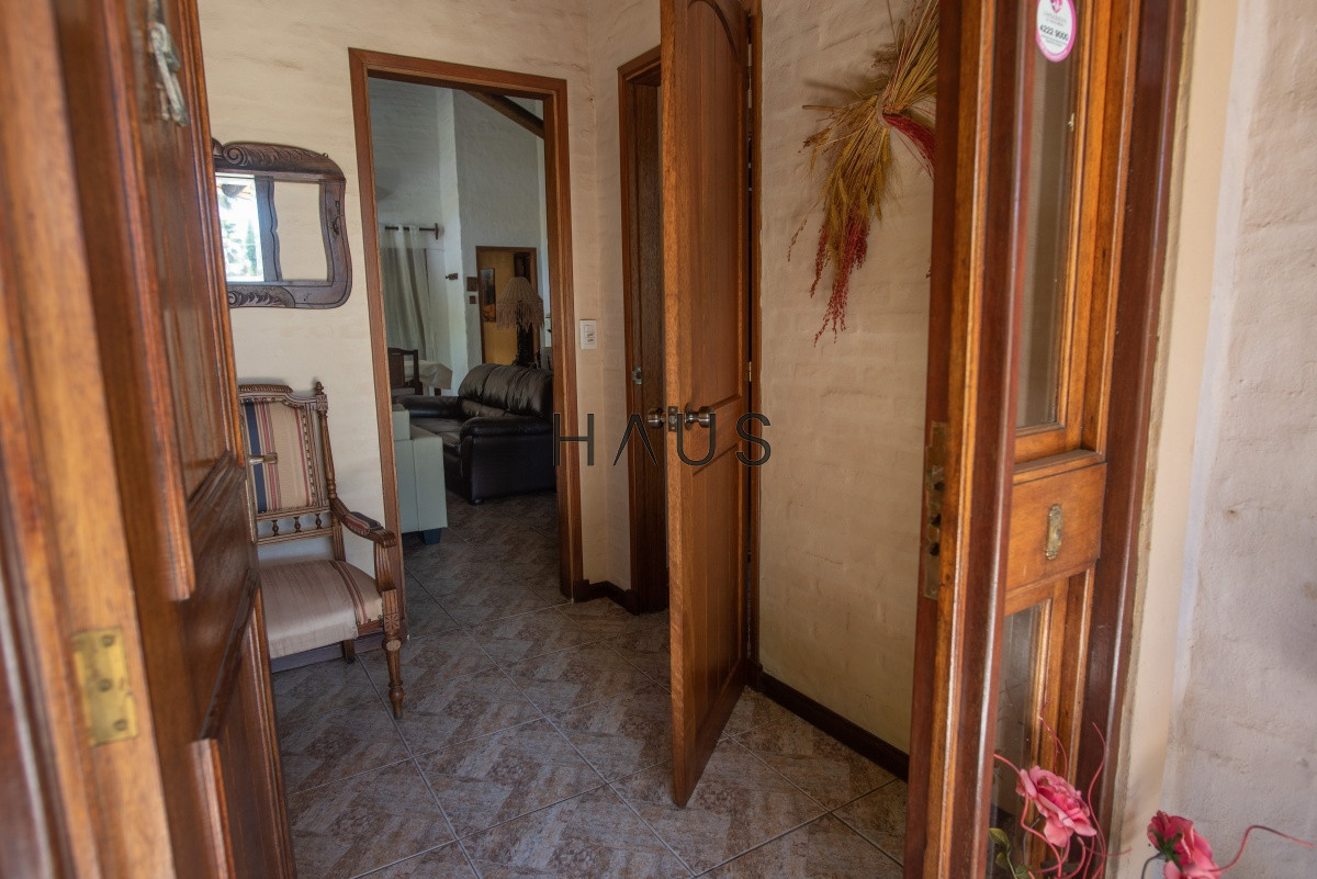 Casa ID.1000 - Muy amplia casa con piscina, parrillero y apartamento anexo.