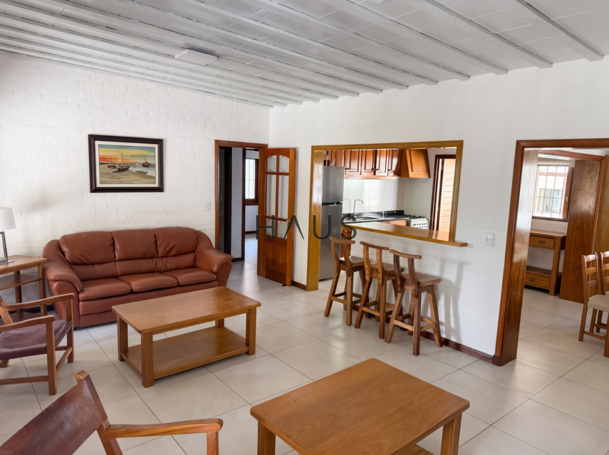 Casa ID.916 - Hermosa casa en alquiler con piscina, Pinares