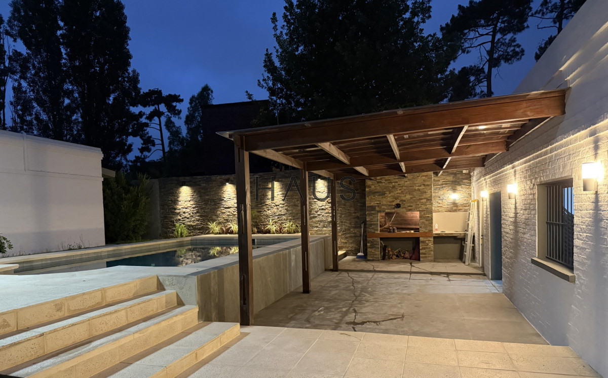 Casa ID.916 - Hermosa casa en alquiler con piscina, Pinares