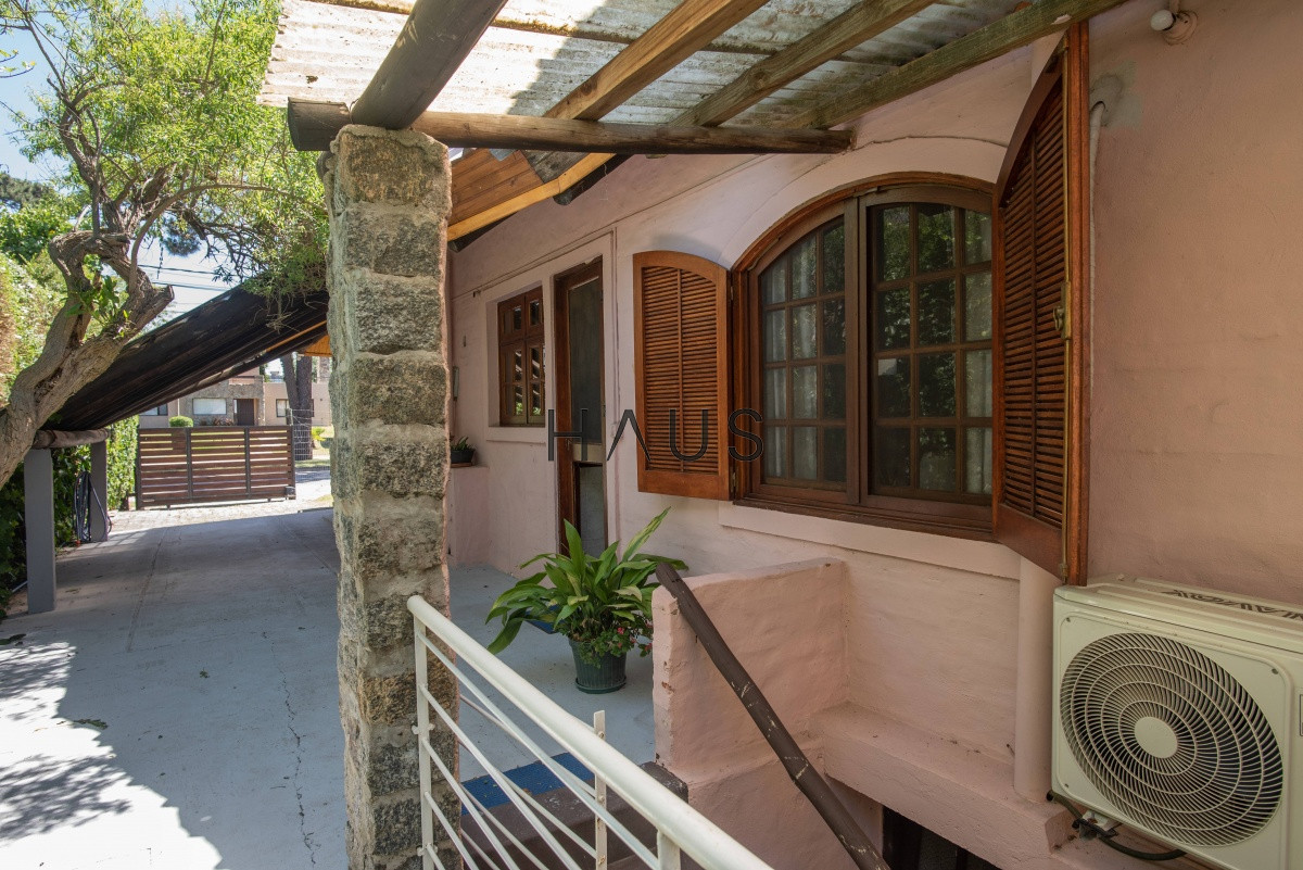 Casa ID.1000 - Muy amplia casa con piscina, parrillero y apartamento anexo.