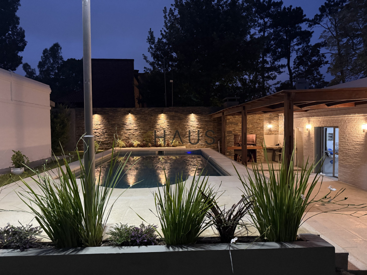 Casa ID.916 - Hermosa casa en alquiler con piscina, Pinares