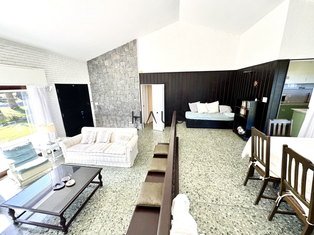 Casa ID.594 - Excelente ubicacion a 100 metros de la playa con vista al mar