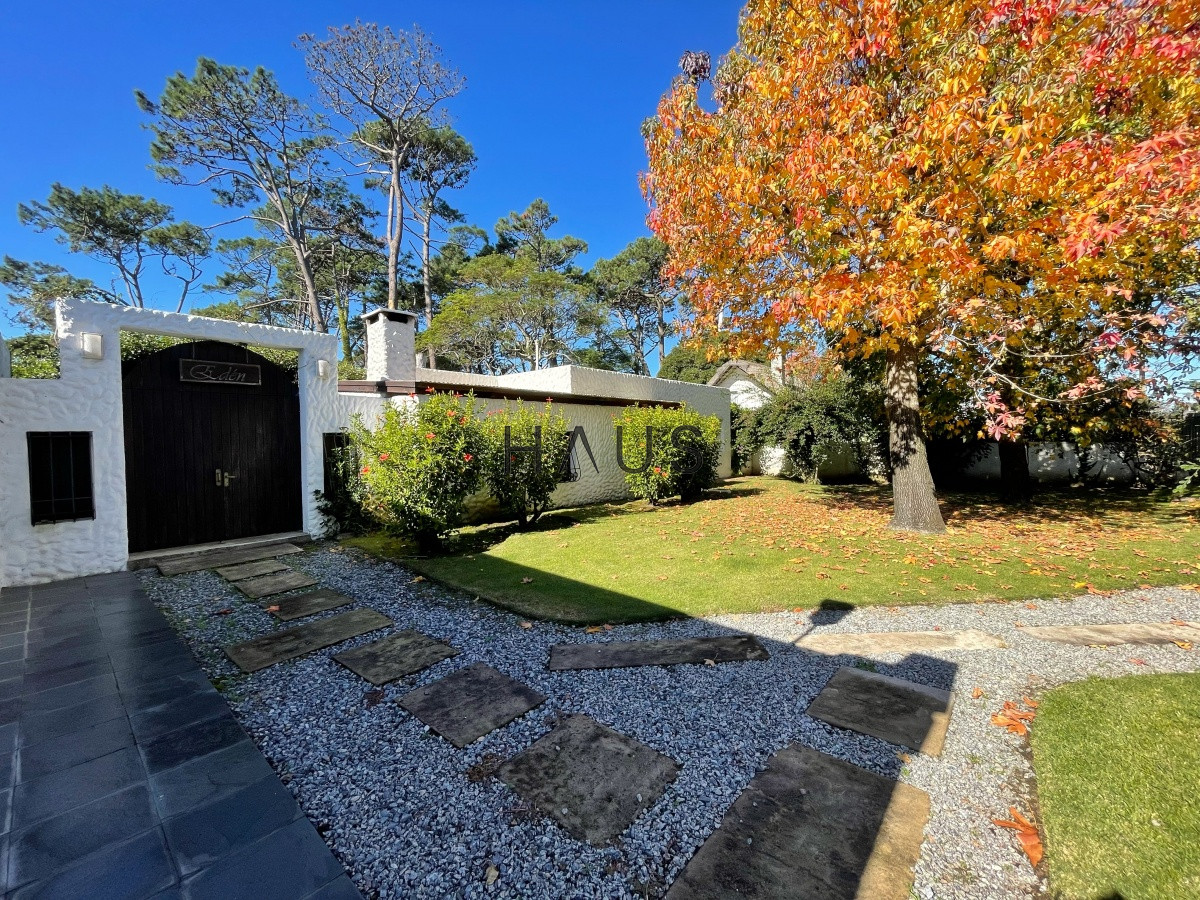 Casa ID.743 - Casa 3 dormitorios con piscina en Rincon del Indio, Punta del Este.