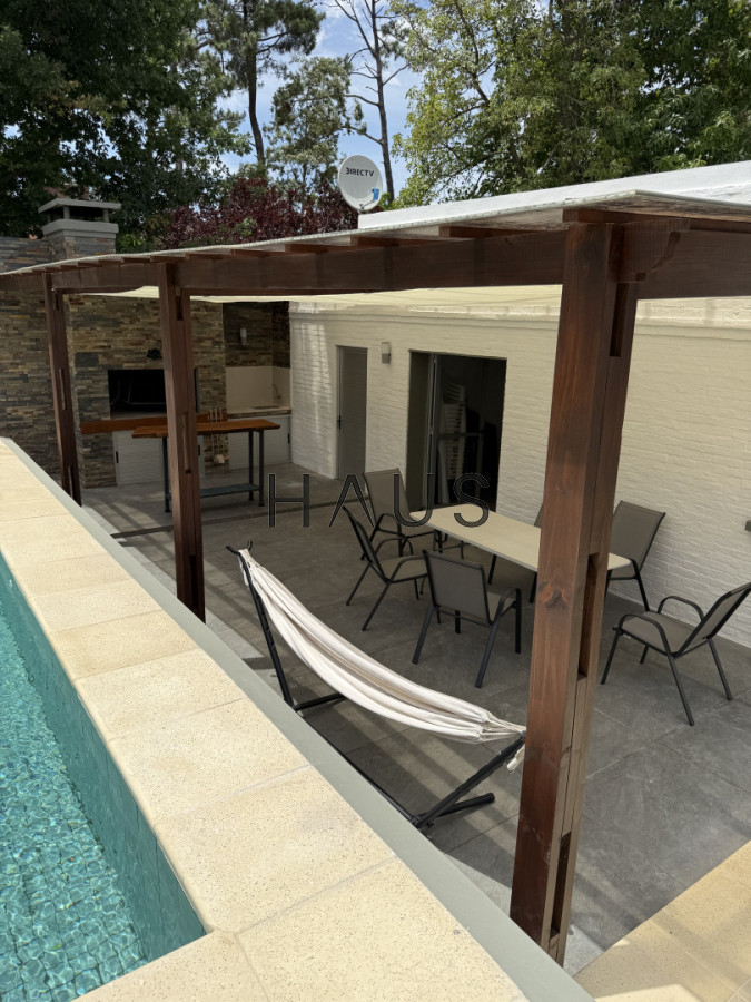 Casa ID.916 - Hermosa casa en alquiler con piscina, Pinares
