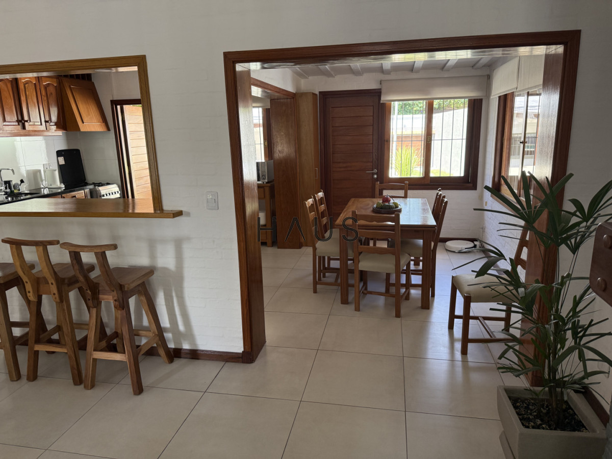 Casa ID.916 - Hermosa casa en alquiler con piscina, Pinares