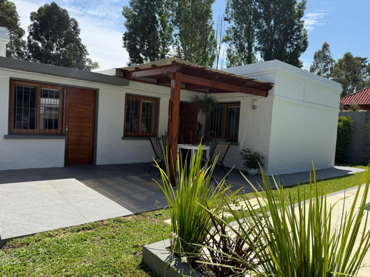 Casa ID.916 - Hermosa casa en alquiler con piscina, Pinares