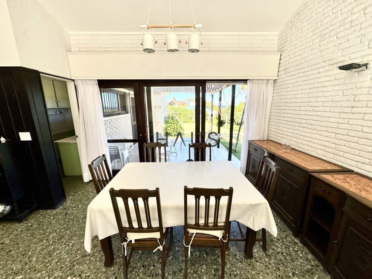 Casa ID.594 - Excelente ubicacion a 100 metros de la playa con vista al mar