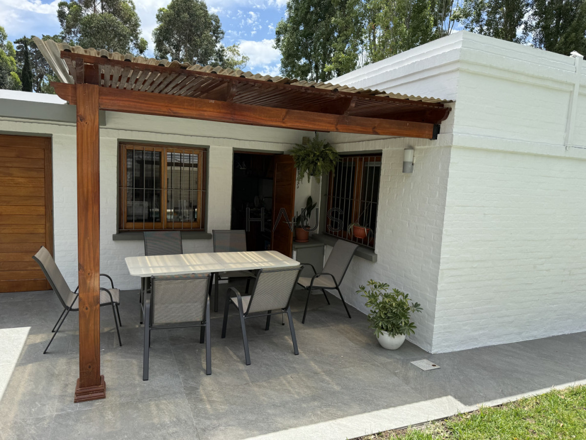 Casa ID.916 - Hermosa casa en alquiler con piscina, Pinares