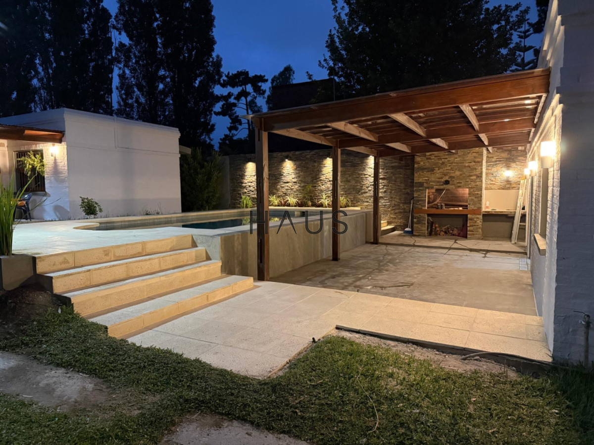 Casa ID.916 - Hermosa casa en alquiler con piscina, Pinares