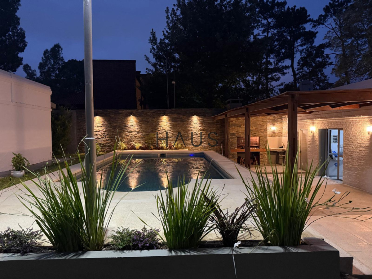 Casa ID.916 - Hermosa casa en alquiler con piscina, Pinares