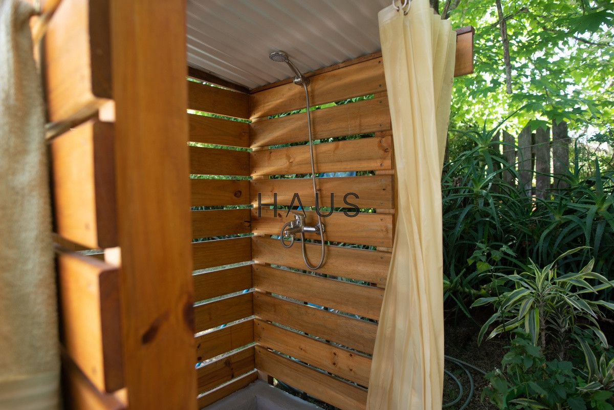 Casa ID.1000 - Muy amplia casa con piscina, parrillero y apartamento anexo.